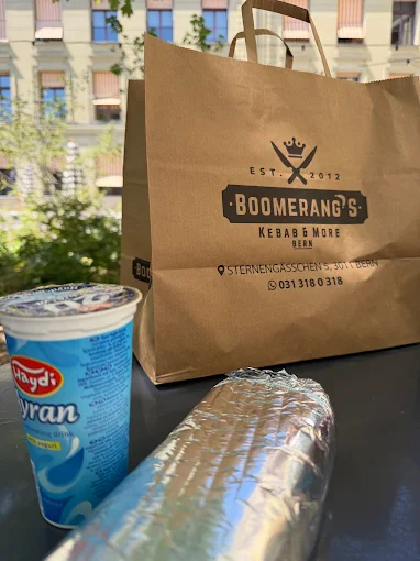 Boomerang's Take-away-Tüte mit Logo, Sternengässchen 5, Bern